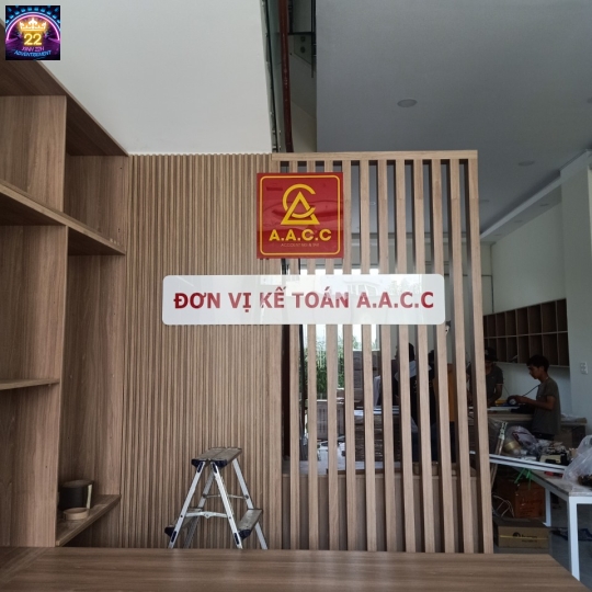 CHỮ MICA TRONG NHÀ